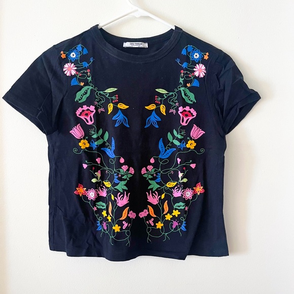 Black Graphic Baby Tee size small - Picture 2 of 5